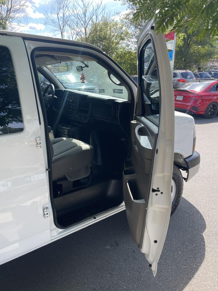 2015 GMC Savana Cargo Van HEAVY DUTY        CHROME PKG - Photo #7