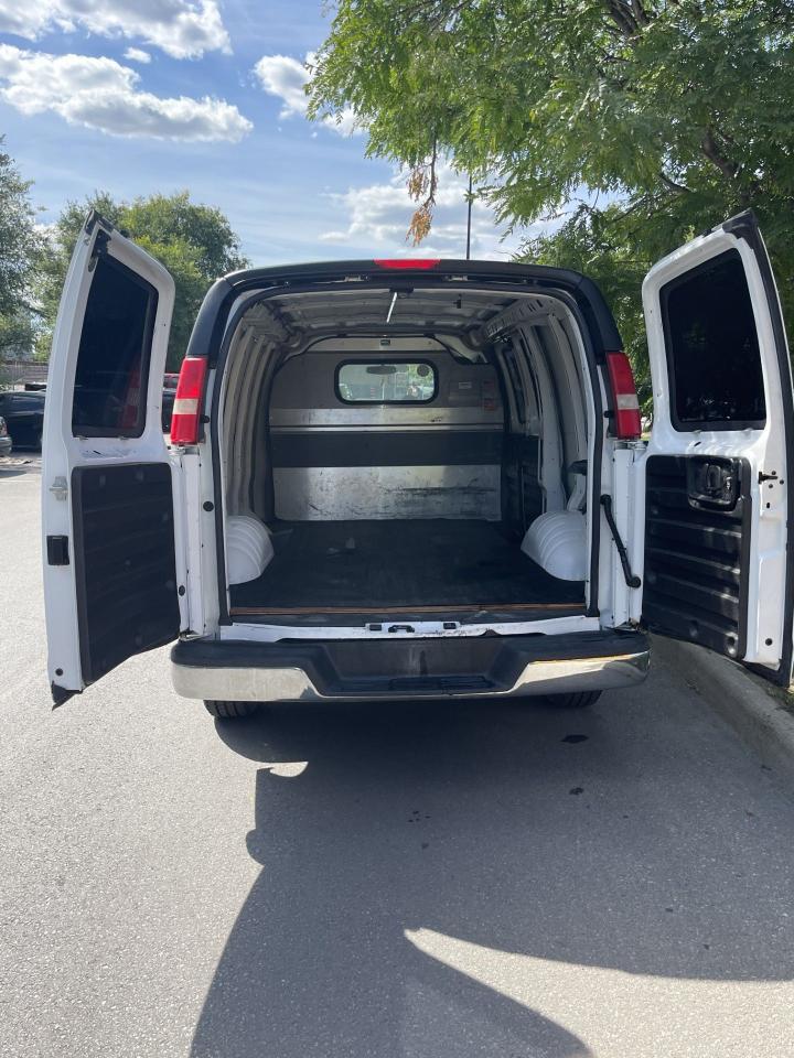 2015 GMC Savana Cargo Van HEAVY DUTY        CHROME PKG - Photo #9
