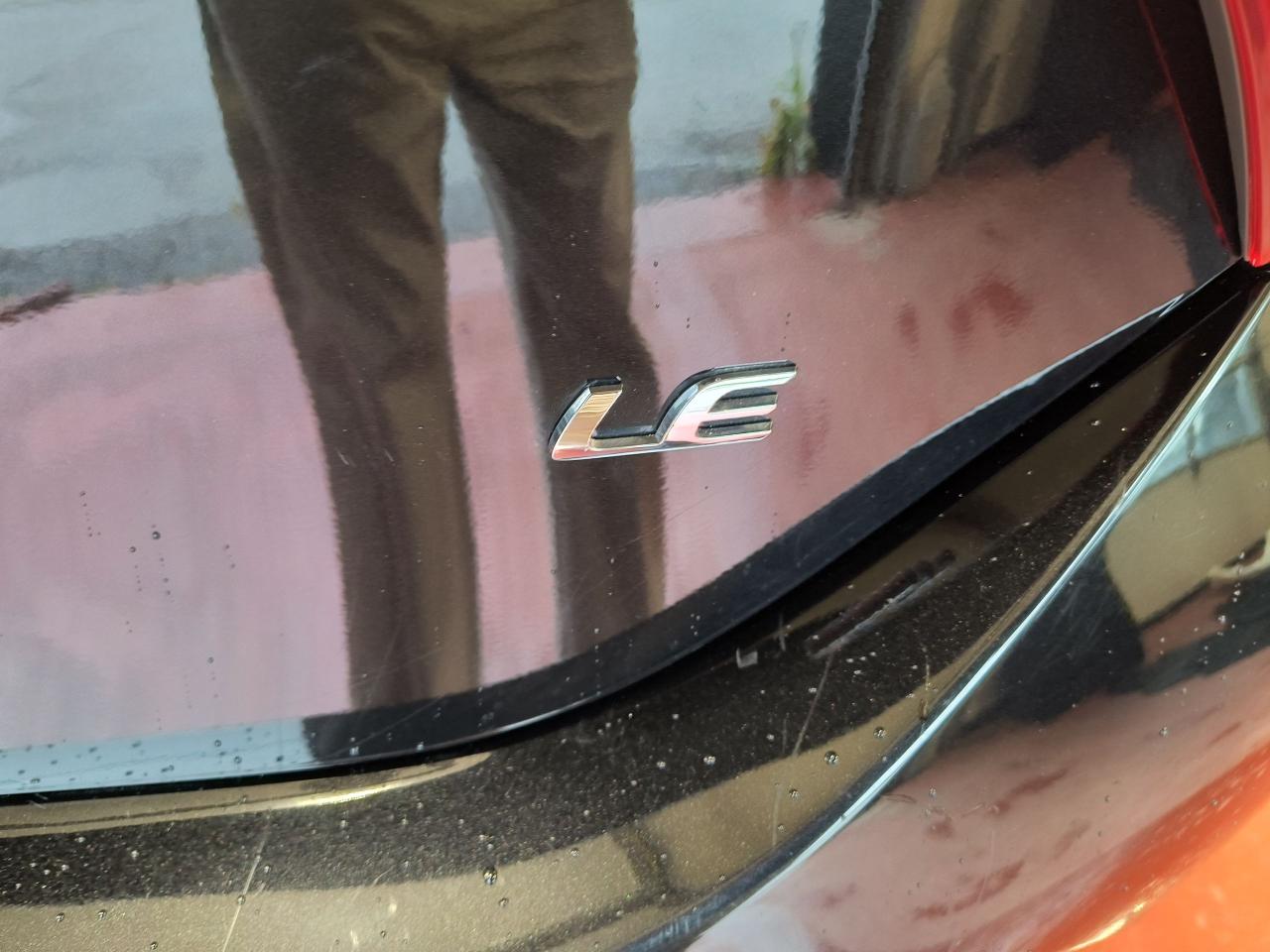 2019 Toyota Corolla LE Photo0