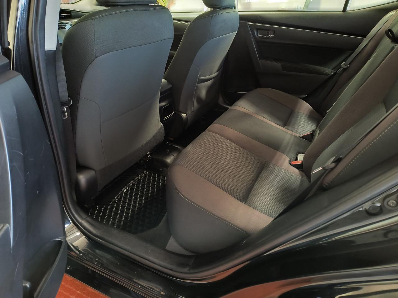 2019 Toyota Corolla LE Photo0