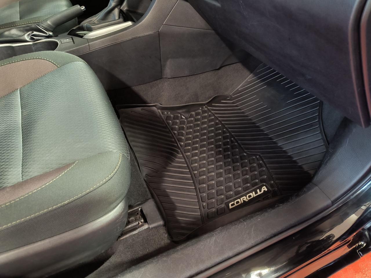 2019 Toyota Corolla LE Photo0