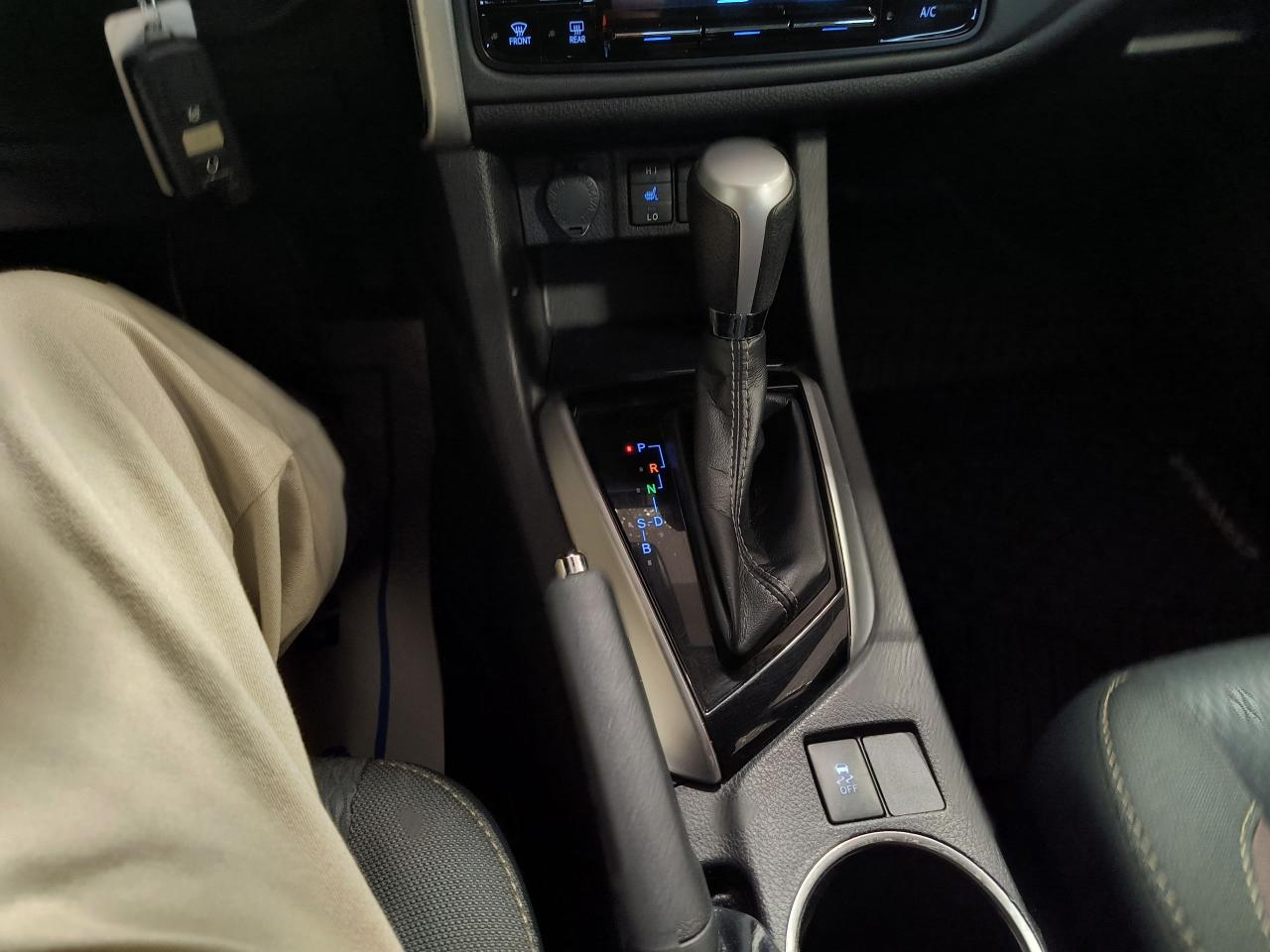 2019 Toyota Corolla LE Photo0