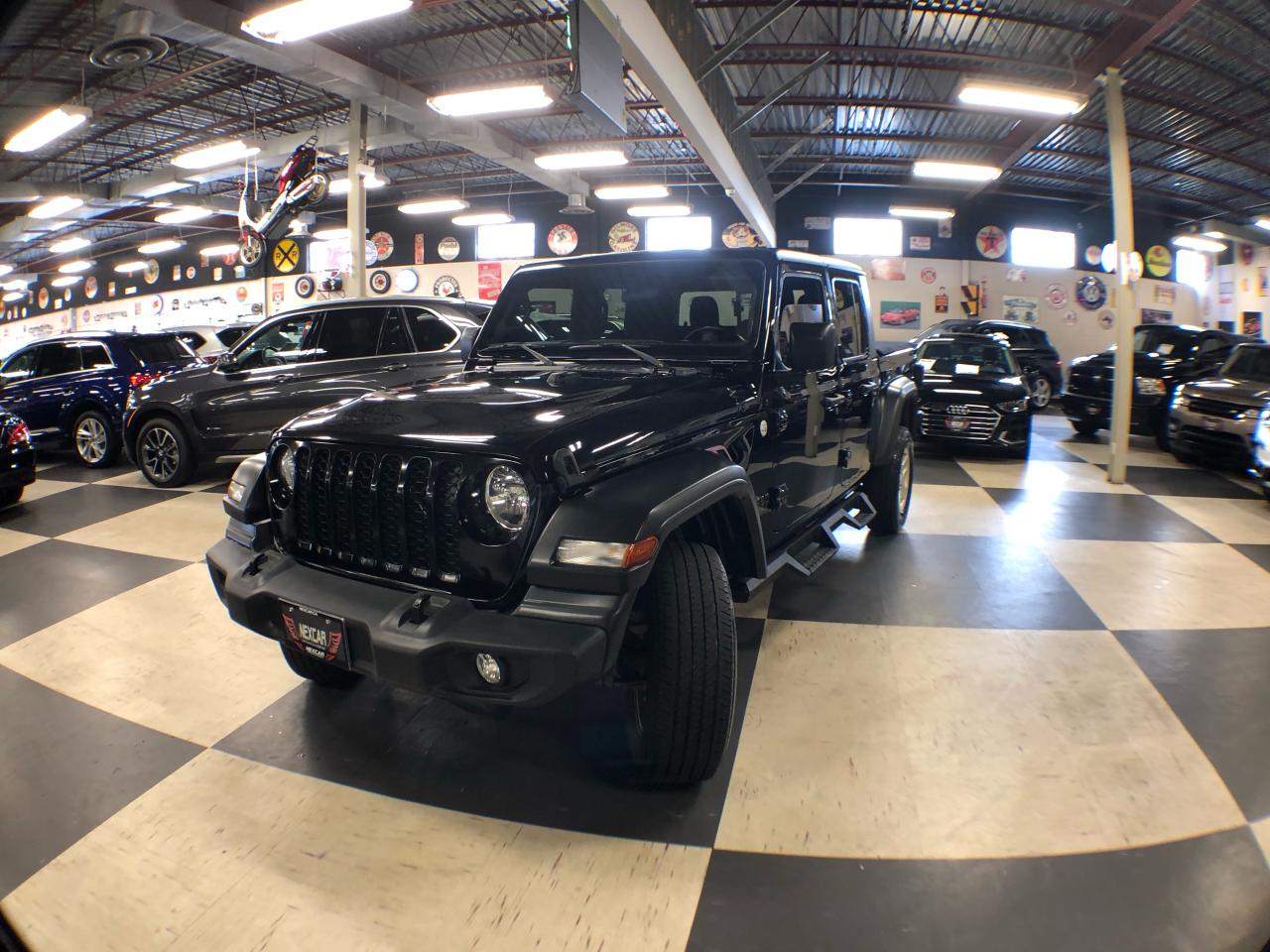 2020 Jeep Gladiator Sport S 4WD AUTO B/SPOT A/CARPLAY BACKUP CAMERA Photo2