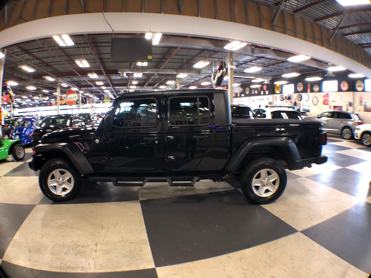 2020 Jeep Gladiator Sport S 4WD AUTO B/SPOT A/CARPLAY BACKUP CAMERA Photo3