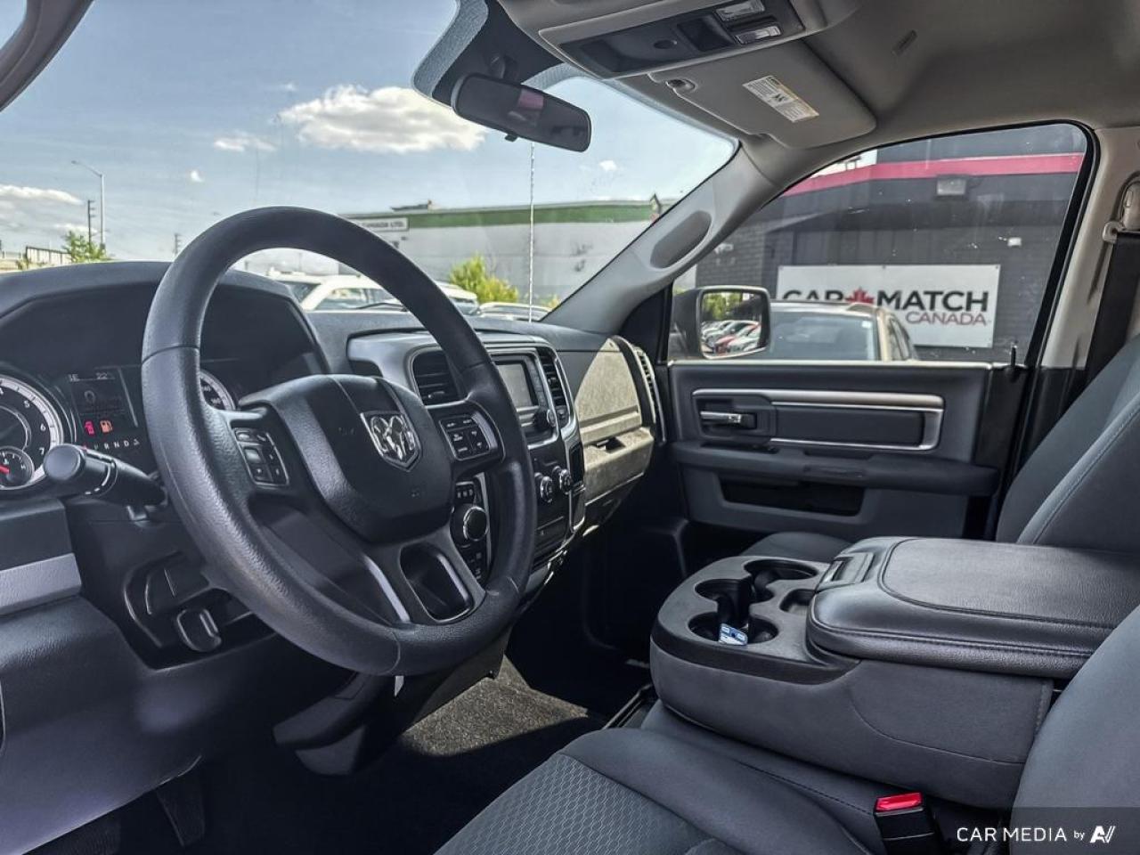 2019 RAM 1500 Classic SLT / NO ACCIDENTS / 4WD / CREW CAB / HEMI - Photo #9