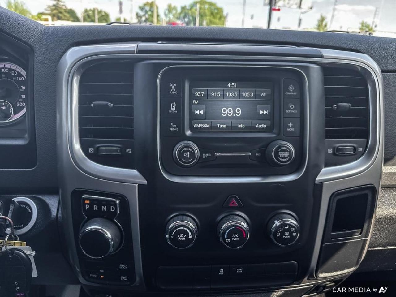 2019 RAM 1500 Classic SLT / NO ACCIDENTS / 4WD / CREW CAB / HEMI - Photo #15