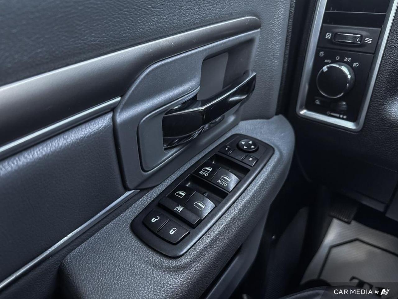 2019 RAM 1500 Classic SLT / NO ACCIDENTS / 4WD / CREW CAB / HEMI - Photo #13