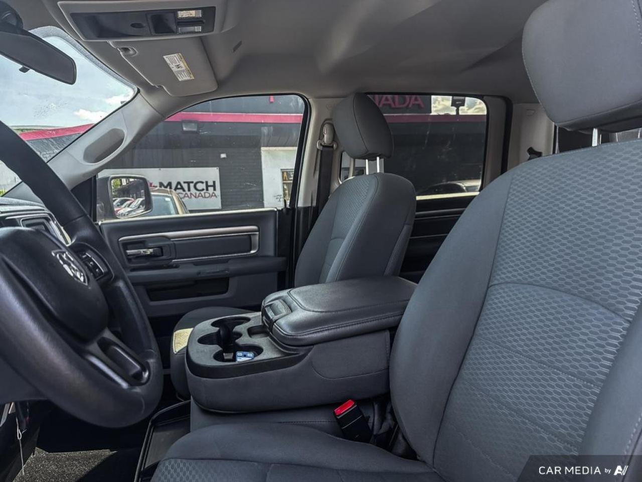 2019 RAM 1500 Classic SLT / NO ACCIDENTS / 4WD / CREW CAB / HEMI - Photo #10