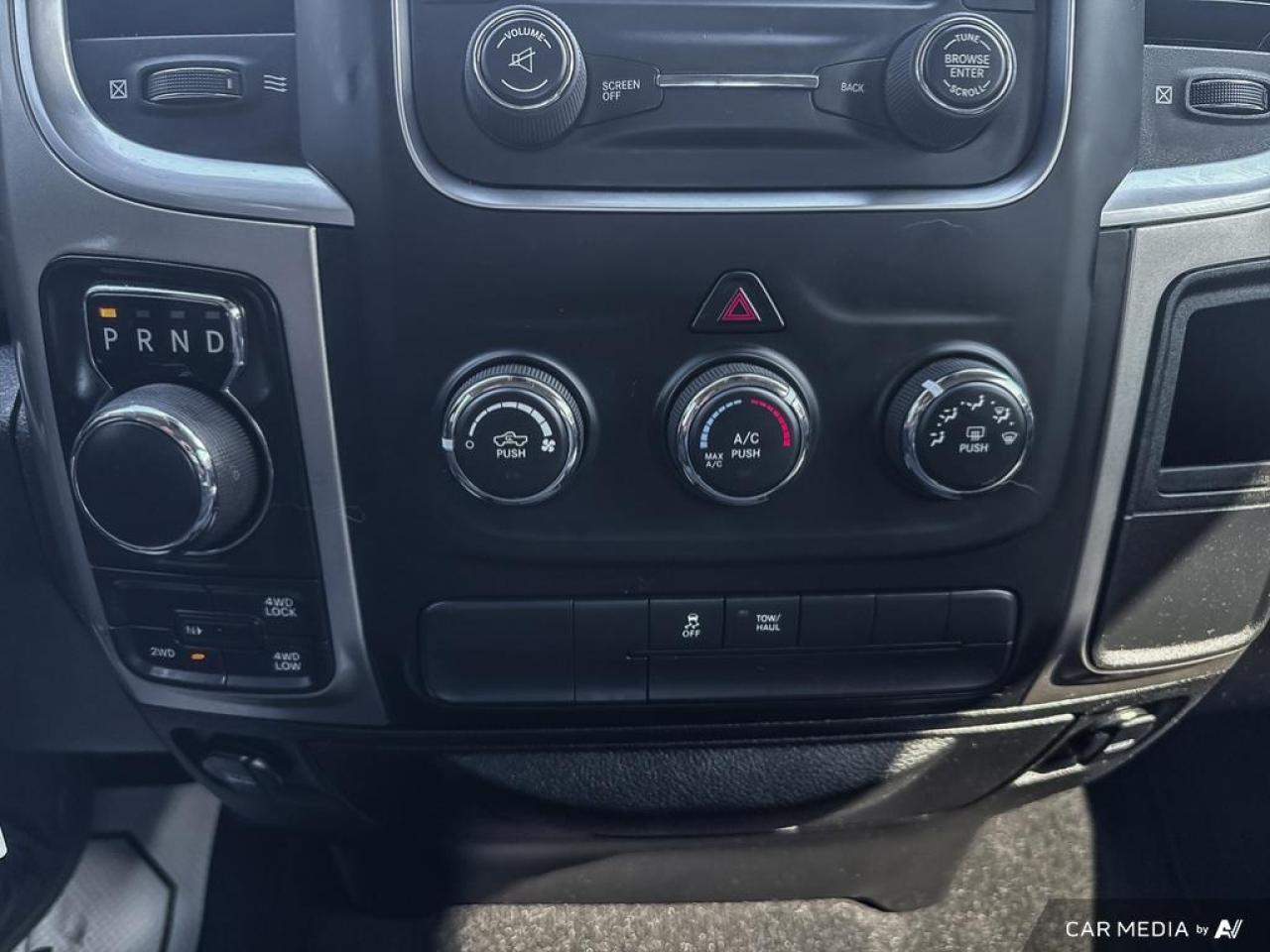 2019 RAM 1500 Classic SLT / NO ACCIDENTS / 4WD / CREW CAB / HEMI - Photo #17