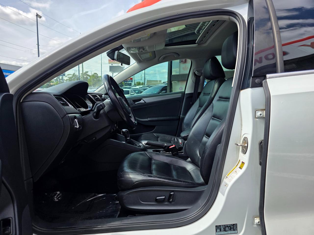 2017 Volkswagen Jetta 1.8 TSI Highline NEW ARRIVAL | Leather | Sunroof Photo