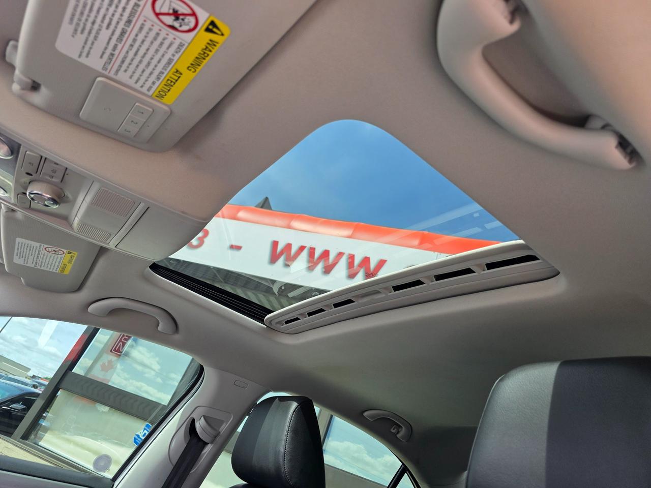 2017 Volkswagen Jetta 1.8 TSI Highline NEW ARRIVAL | Leather | Sunroof Photo