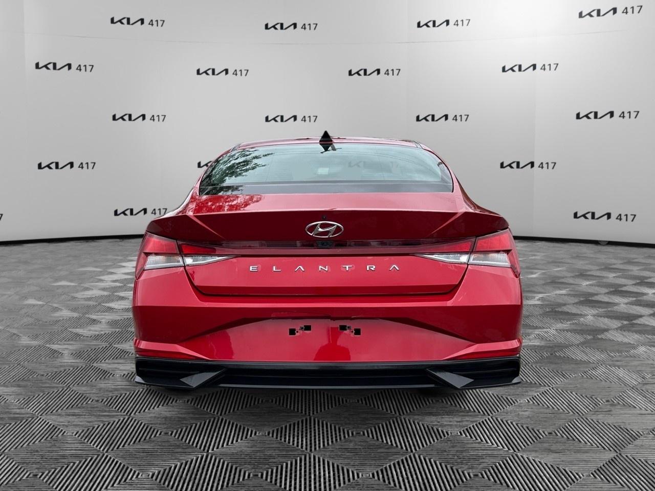 2021 Hyundai Elantra Preferred IVT w/Sun & Tech Package Photo3