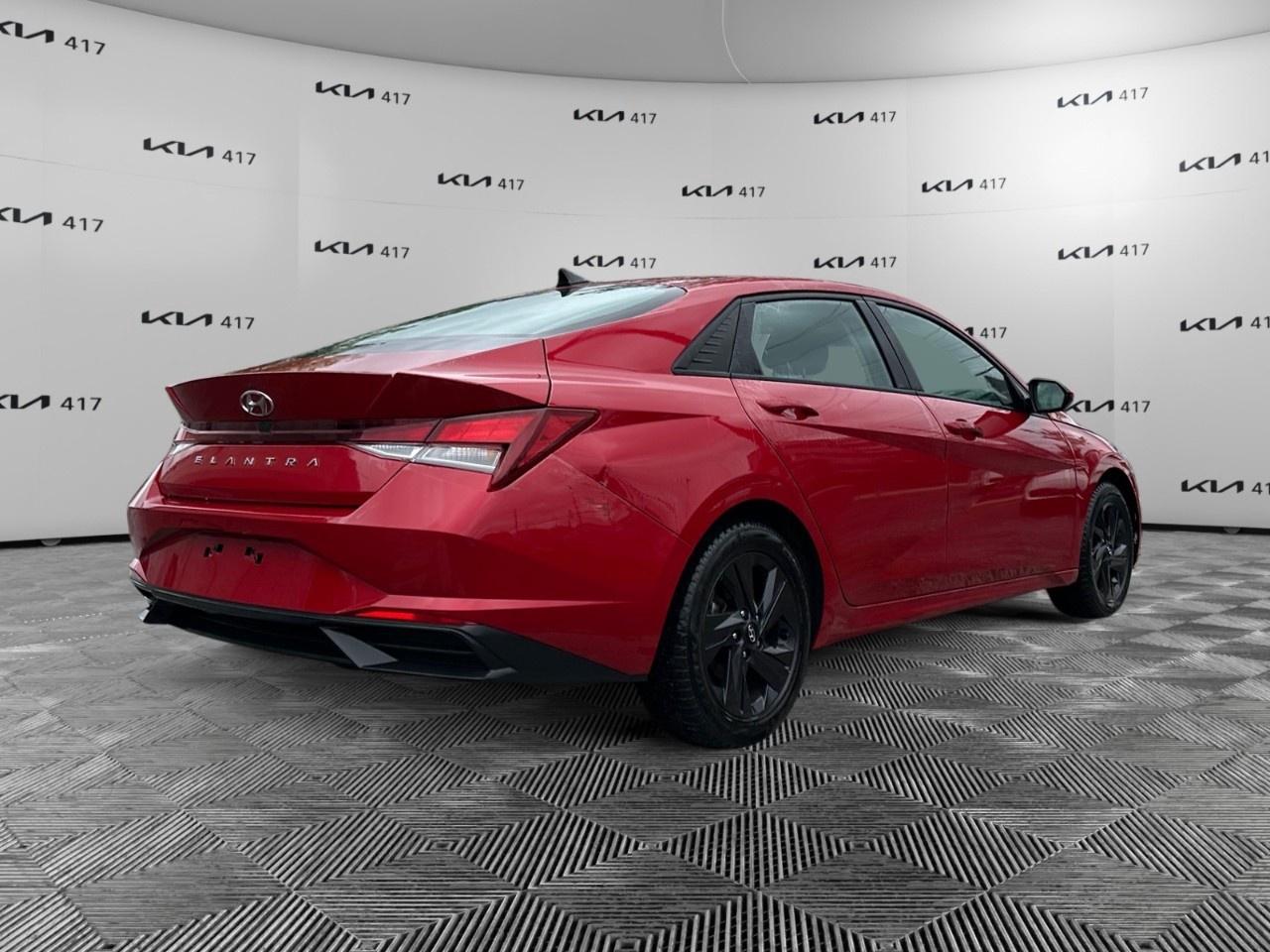 2021 Hyundai Elantra Preferred IVT w/Sun & Tech Package Photo4