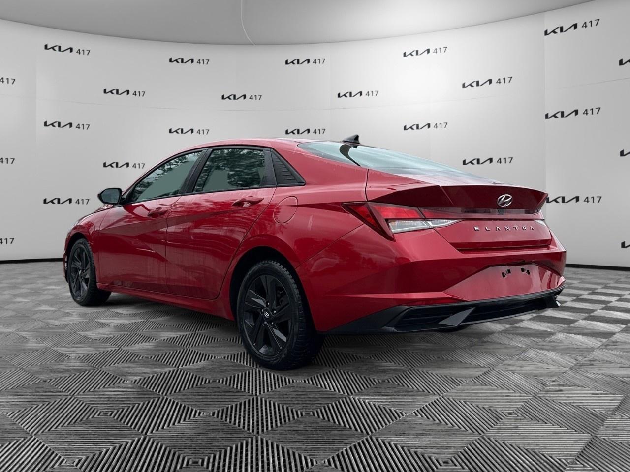2021 Hyundai Elantra Preferred IVT w/Sun & Tech Package Photo2