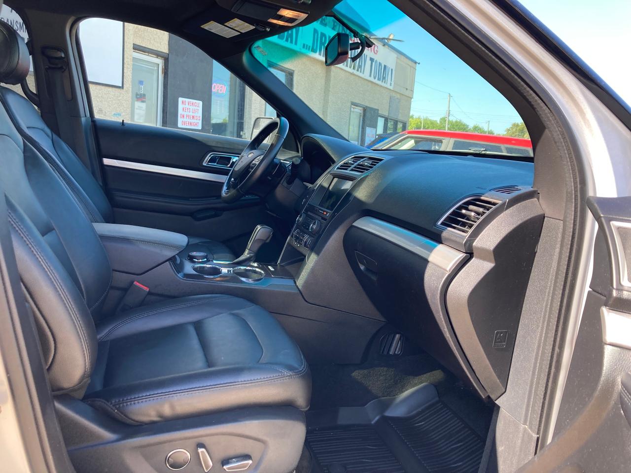2017 Ford Explorer XLT - Photo #14