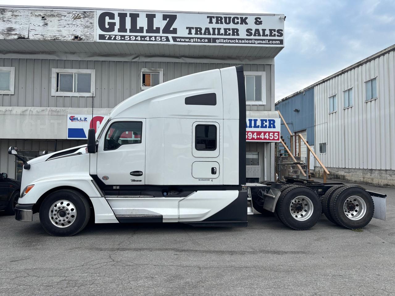 2023 Kenworth T680 Highway Tractor  - Photo #4