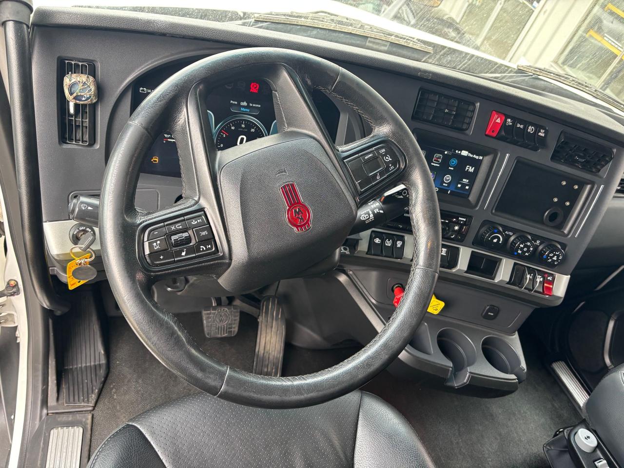 2023 Kenworth T680 Highway Tractor  - Photo #8