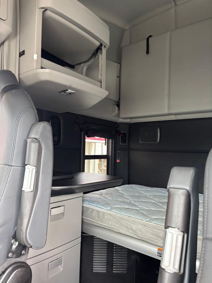 2023 Kenworth T680 Highway Tractor  - Photo #10