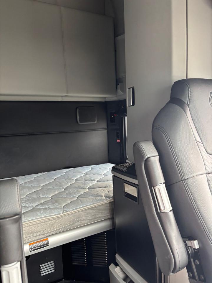 2023 Kenworth T680 Highway Tractor  - Photo #11