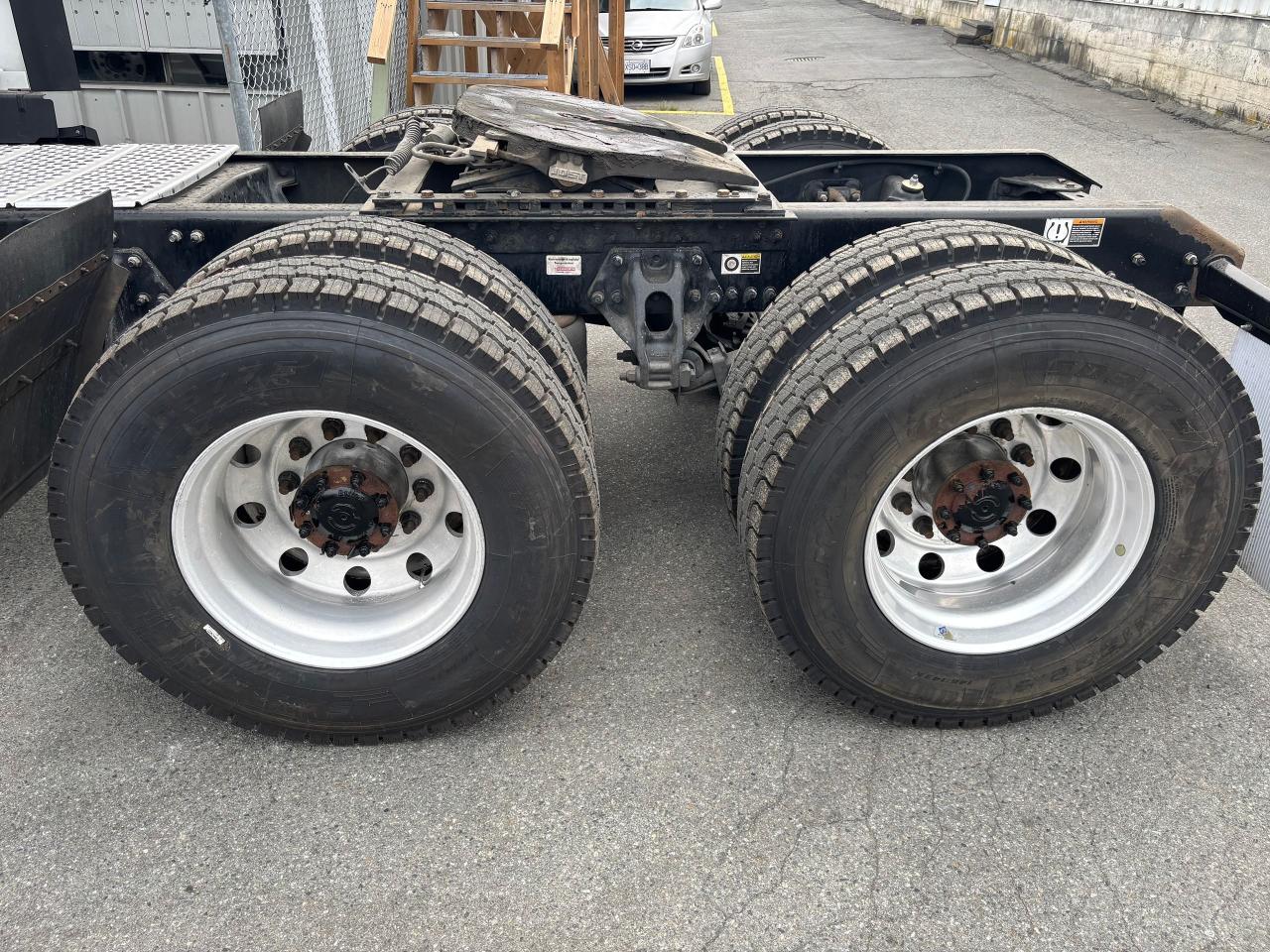 2023 Kenworth T680 Highway Tractor  - Photo #14