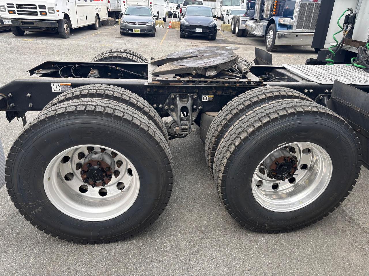2023 Kenworth T680 Highway Tractor  - Photo #15