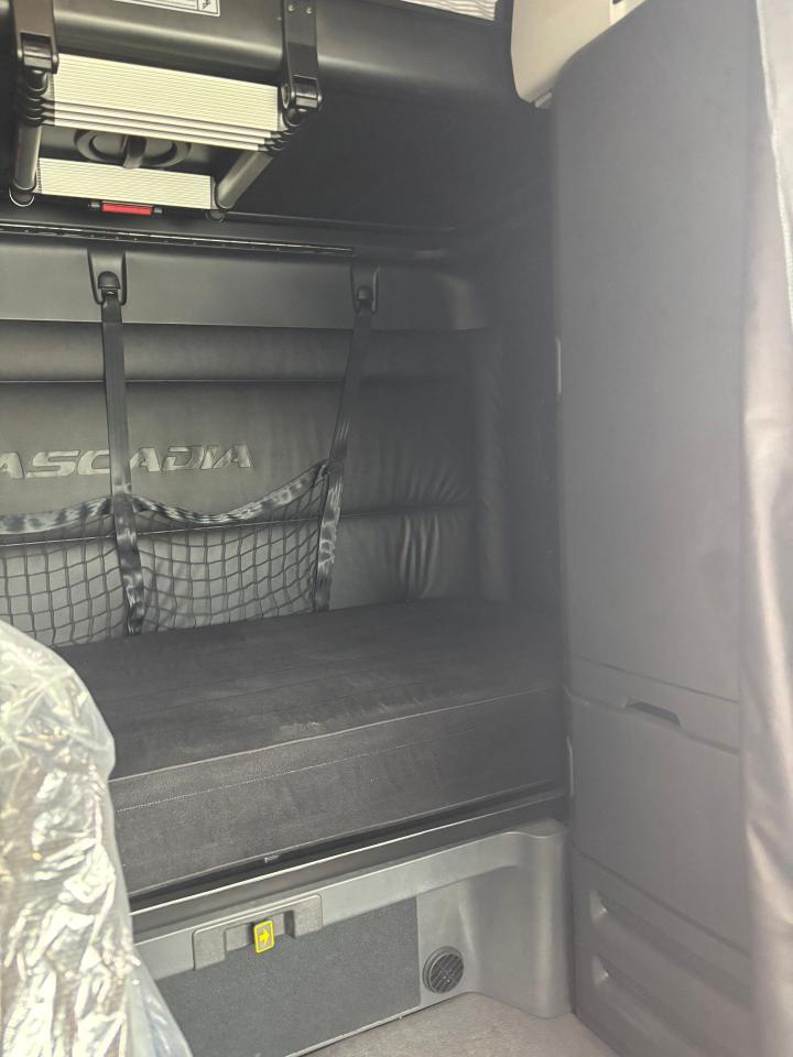 2024 Freightliner CASCADIA  - Photo #10
