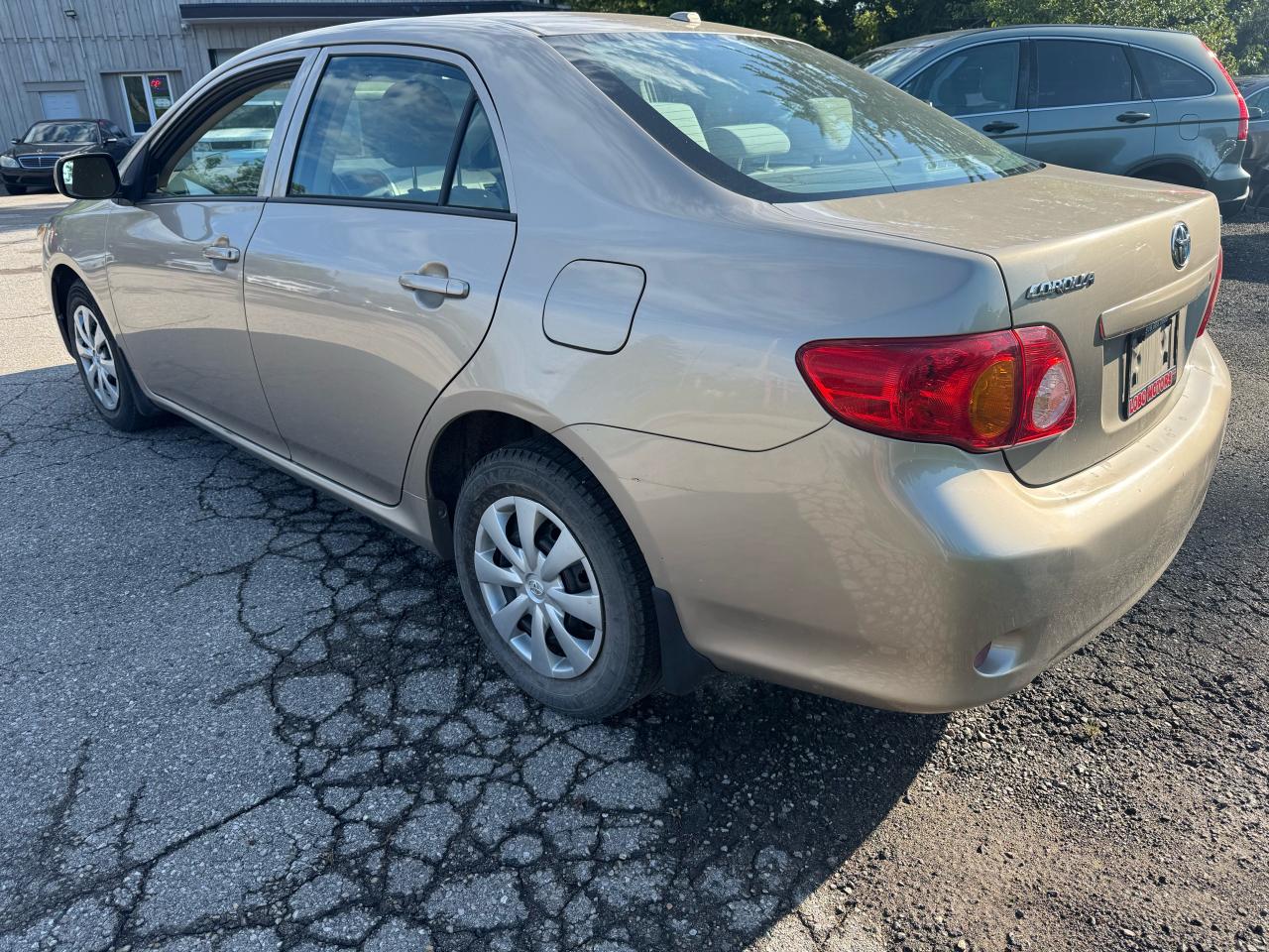 2010 Toyota Corolla CE Photo4