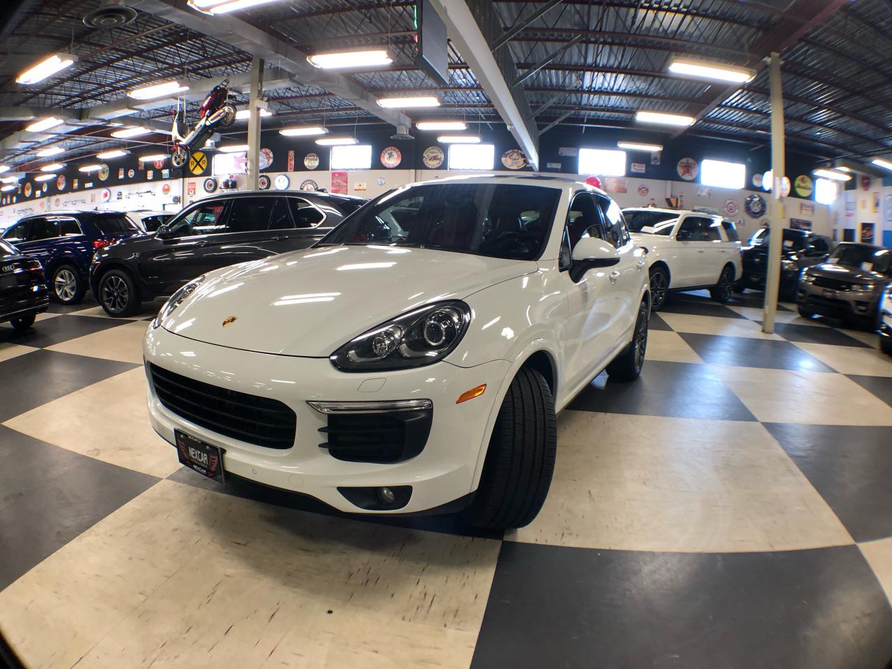 2018 Porsche Cayenne PLATINUM AWD LEATHER PAN/ROOF NAVI B/SPOT CAMERA Photo2