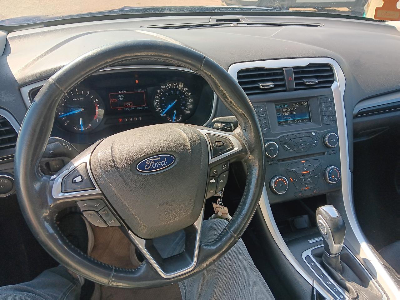 2013 Ford Fusion SE Automatic, Sunroof, Park Assist - Photo #10