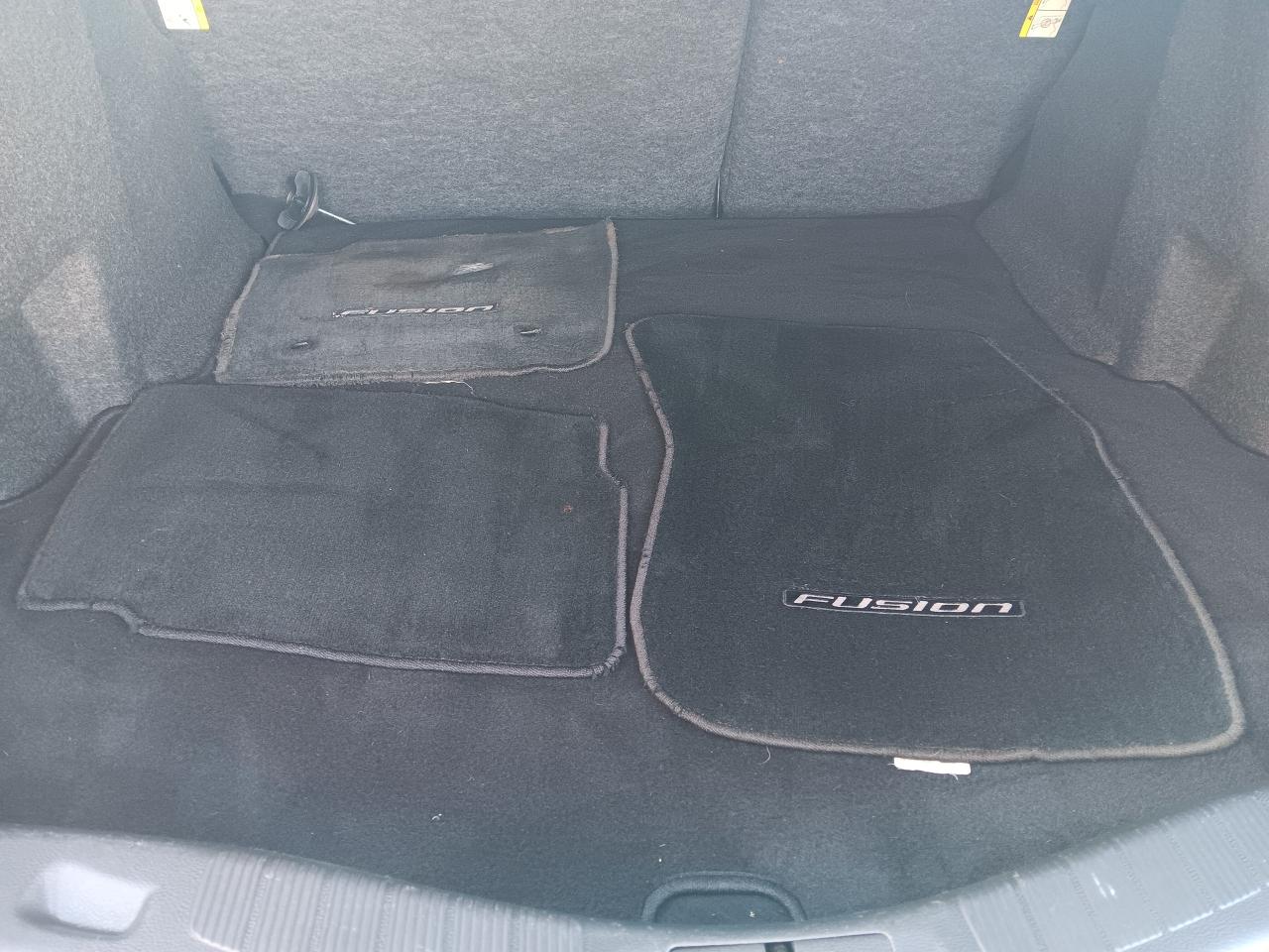 2013 Ford Fusion SE Automatic, Sunroof, Park Assist - Photo #8