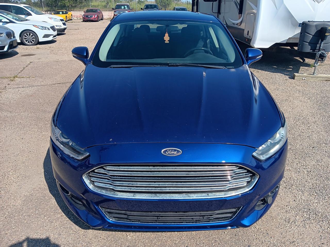 2013 Ford Fusion SE Automatic, Sunroof, Park Assist - Photo #2