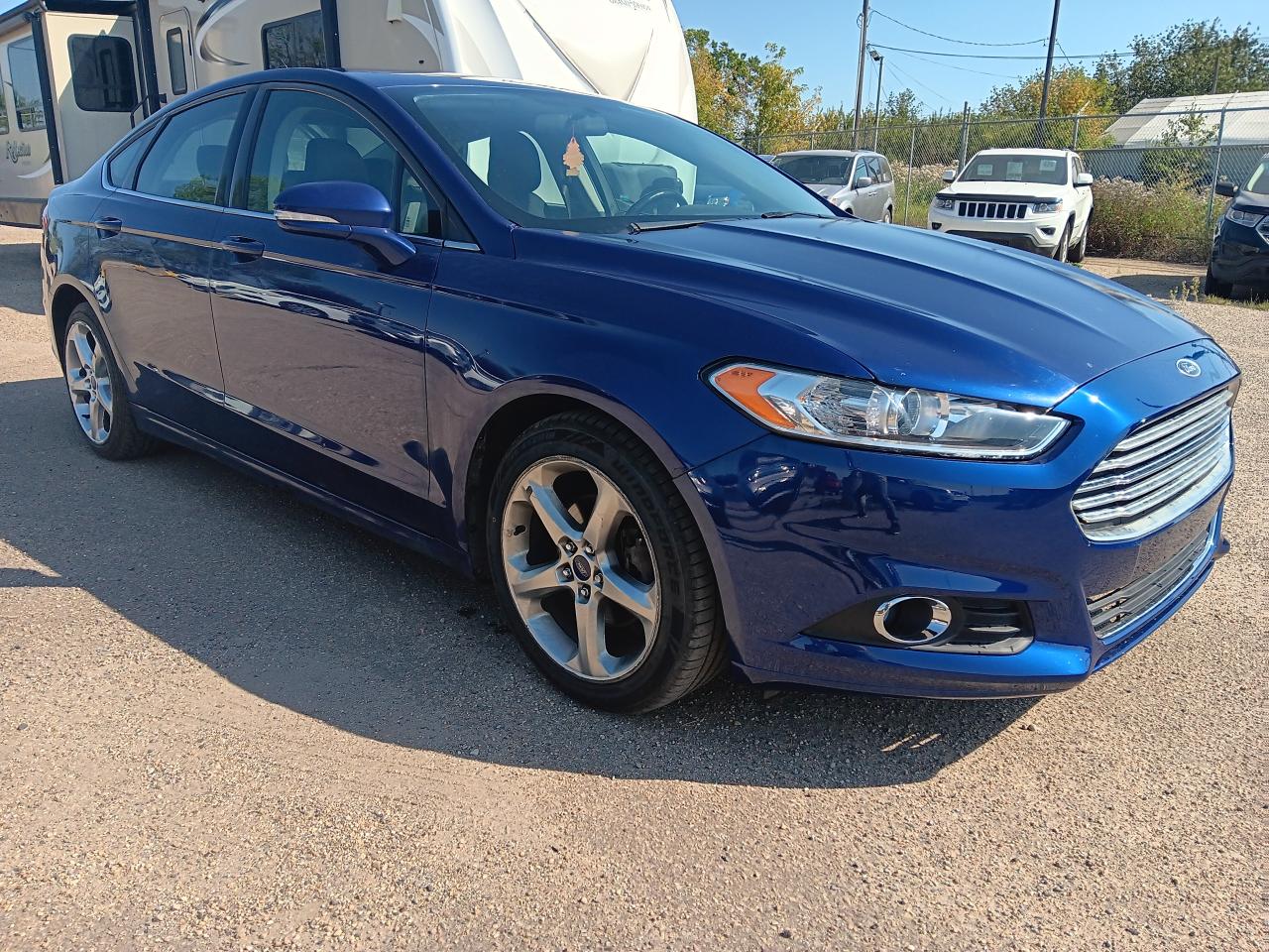 2013 Ford Fusion SE Automatic, Sunroof, Park Assist - Photo #3