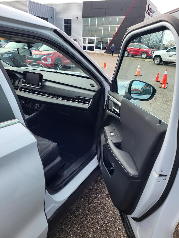 2022 Mitsubishi Outlander ES S-AWC Photo