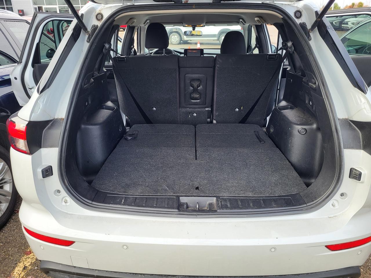 2022 Mitsubishi Outlander ES S-AWC Photo