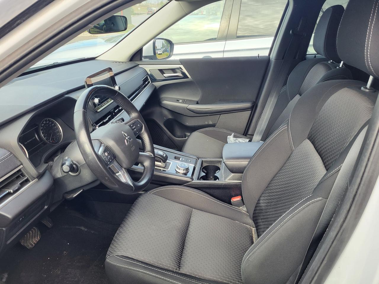 2022 Mitsubishi Outlander ES S-AWC Photo