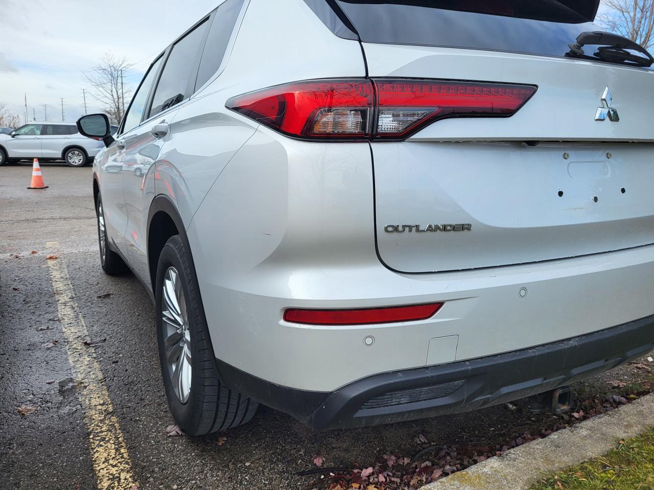 2022 Mitsubishi Outlander ES S-AWC Photo