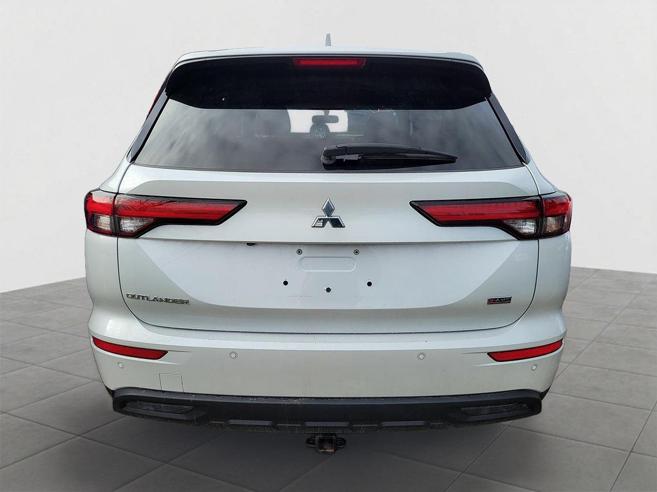 2022 Mitsubishi Outlander ES S-AWC Photo3