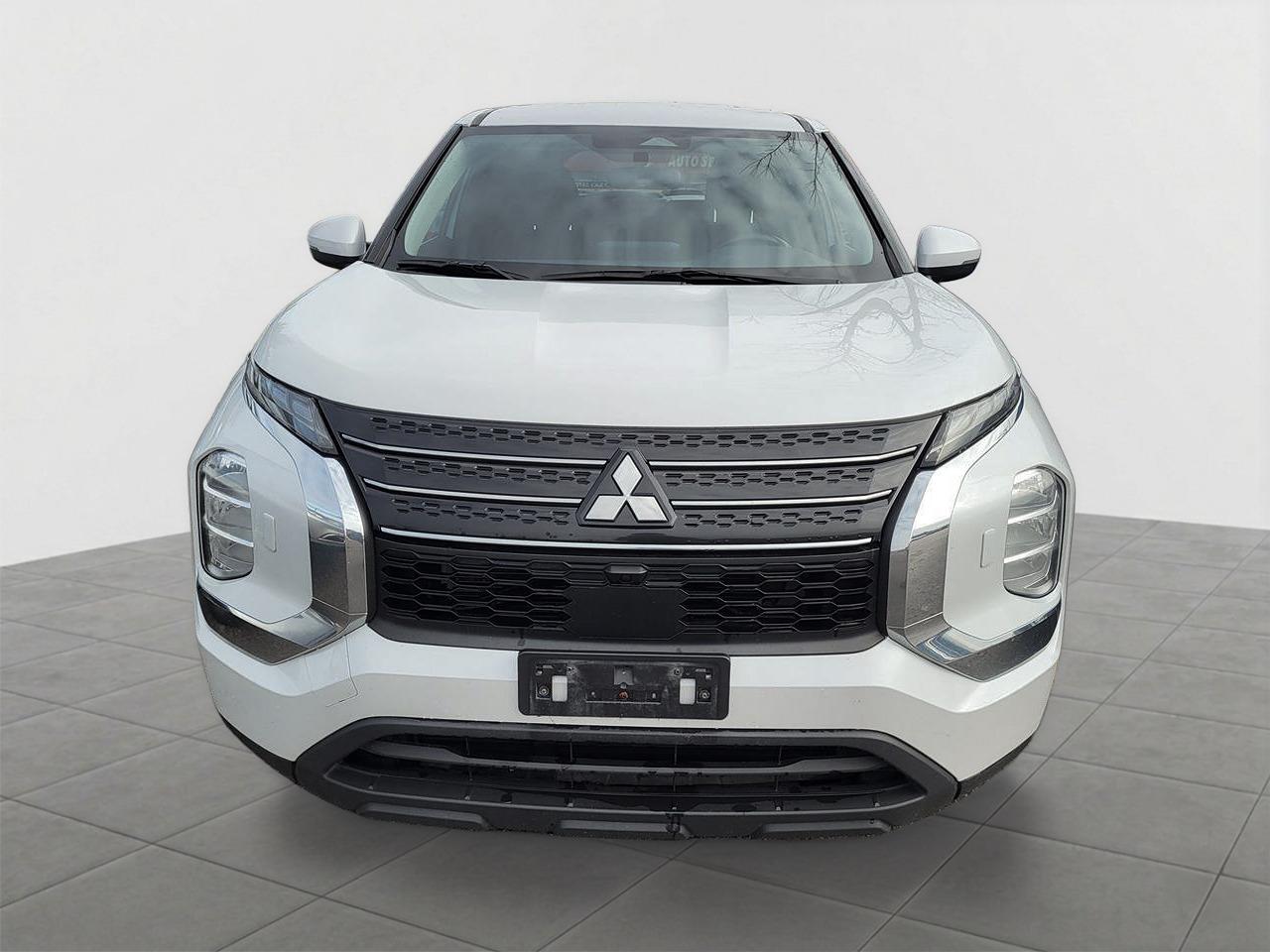 2022 Mitsubishi Outlander ES S-AWC Photo