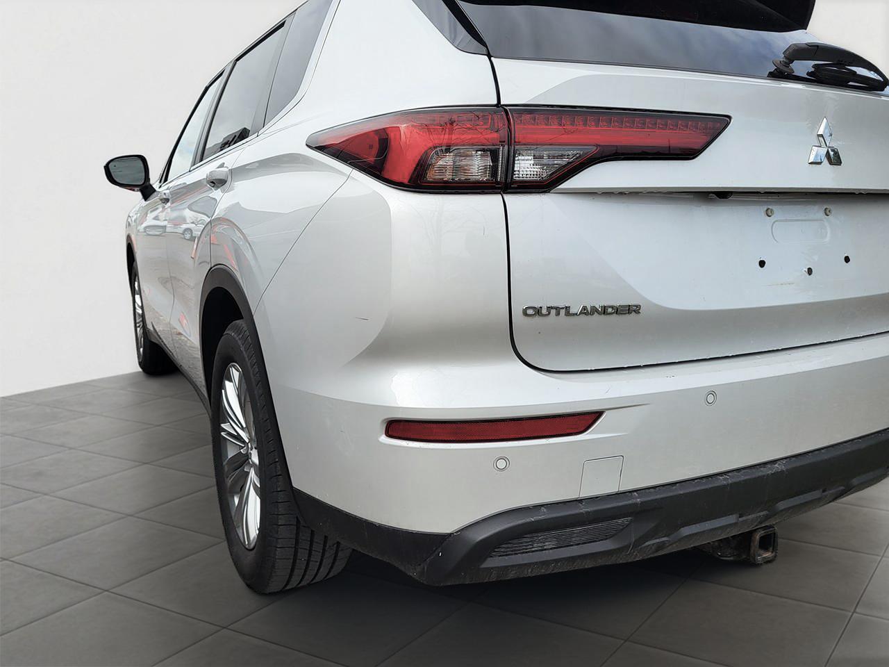 2022 Mitsubishi Outlander ES S-AWC Photo