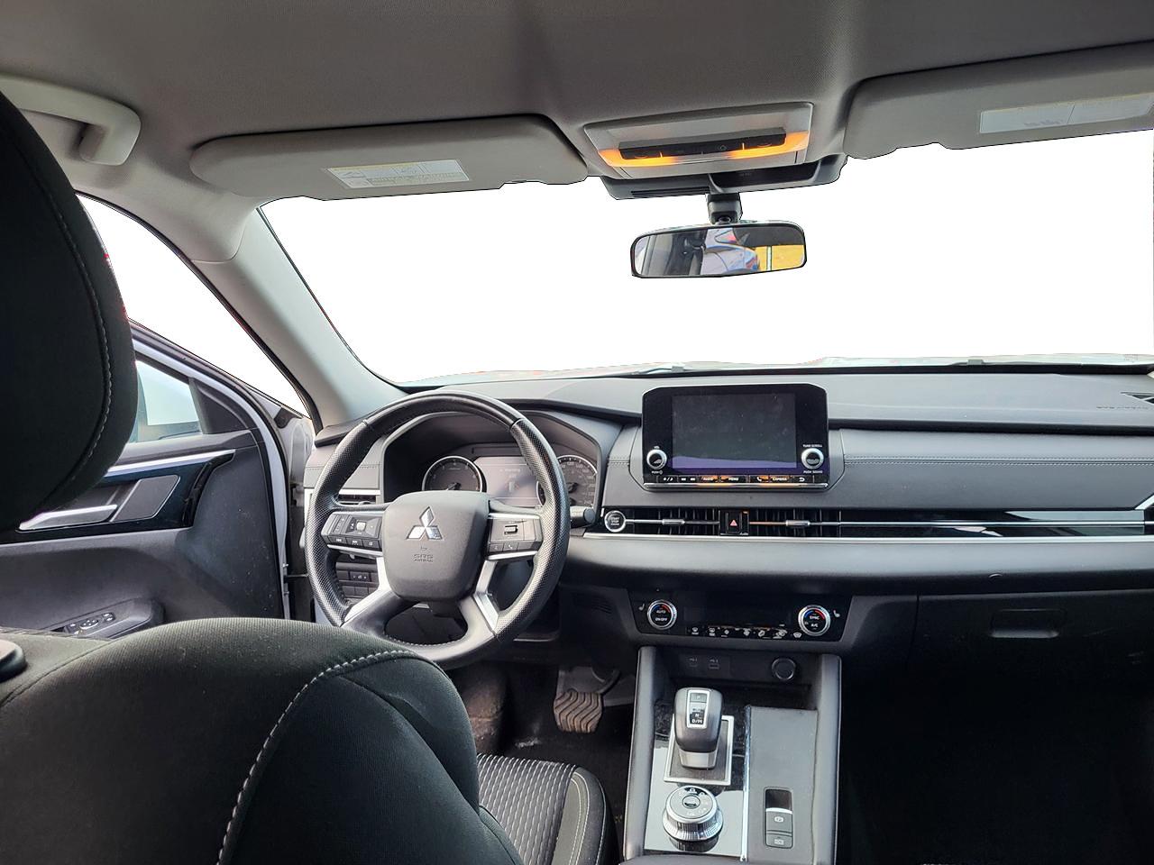 2022 Mitsubishi Outlander ES S-AWC Photo