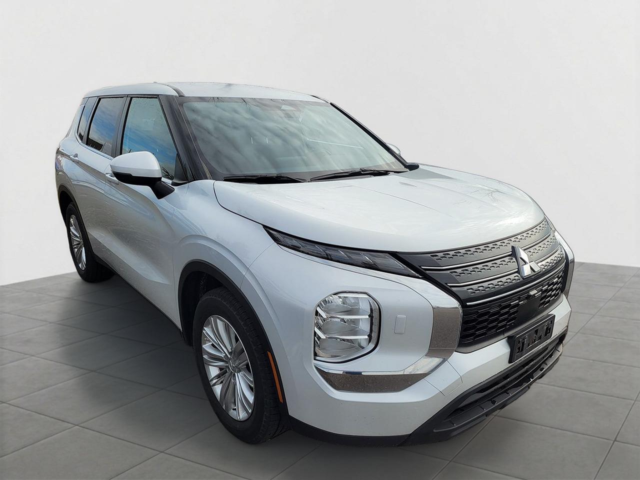 2022 Mitsubishi Outlander ES S-AWC Photo