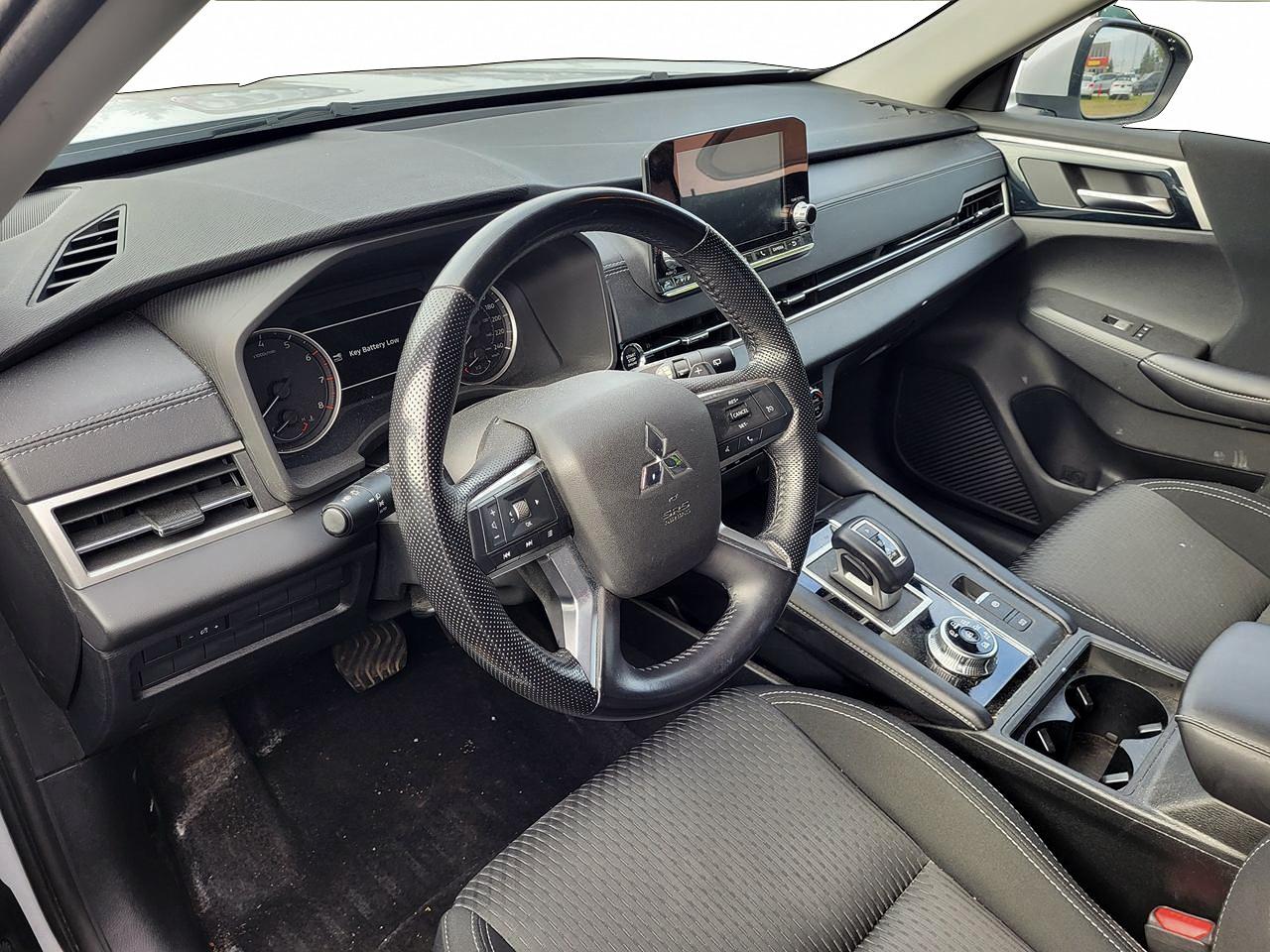 2022 Mitsubishi Outlander ES S-AWC Photo