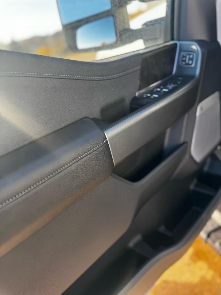 2026 Ford F-350 Super Duty SRW Lariat Photo5