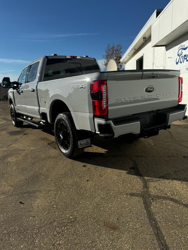 2026 Ford F-350 Super Duty SRW Lariat Photo5