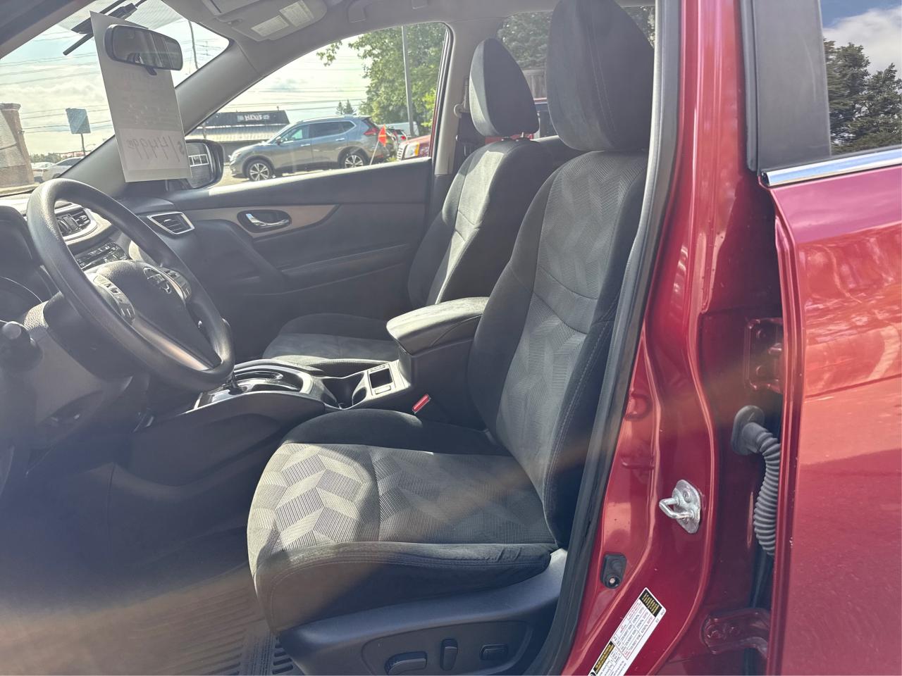 2016 Nissan Rogue  - Photo #9
