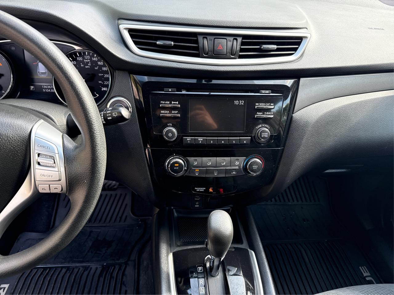 2016 Nissan Rogue  - Photo #11