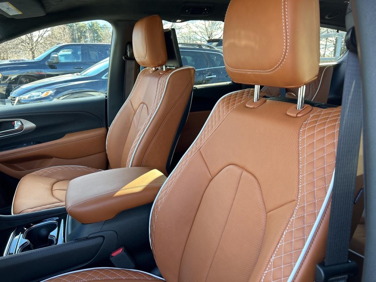 2024 Chrysler Pacifica Hybrid Pinnacle HYBRID|PINNACLE|NAV|DVD|LEATHER|SUNROOF|360CAM Photo