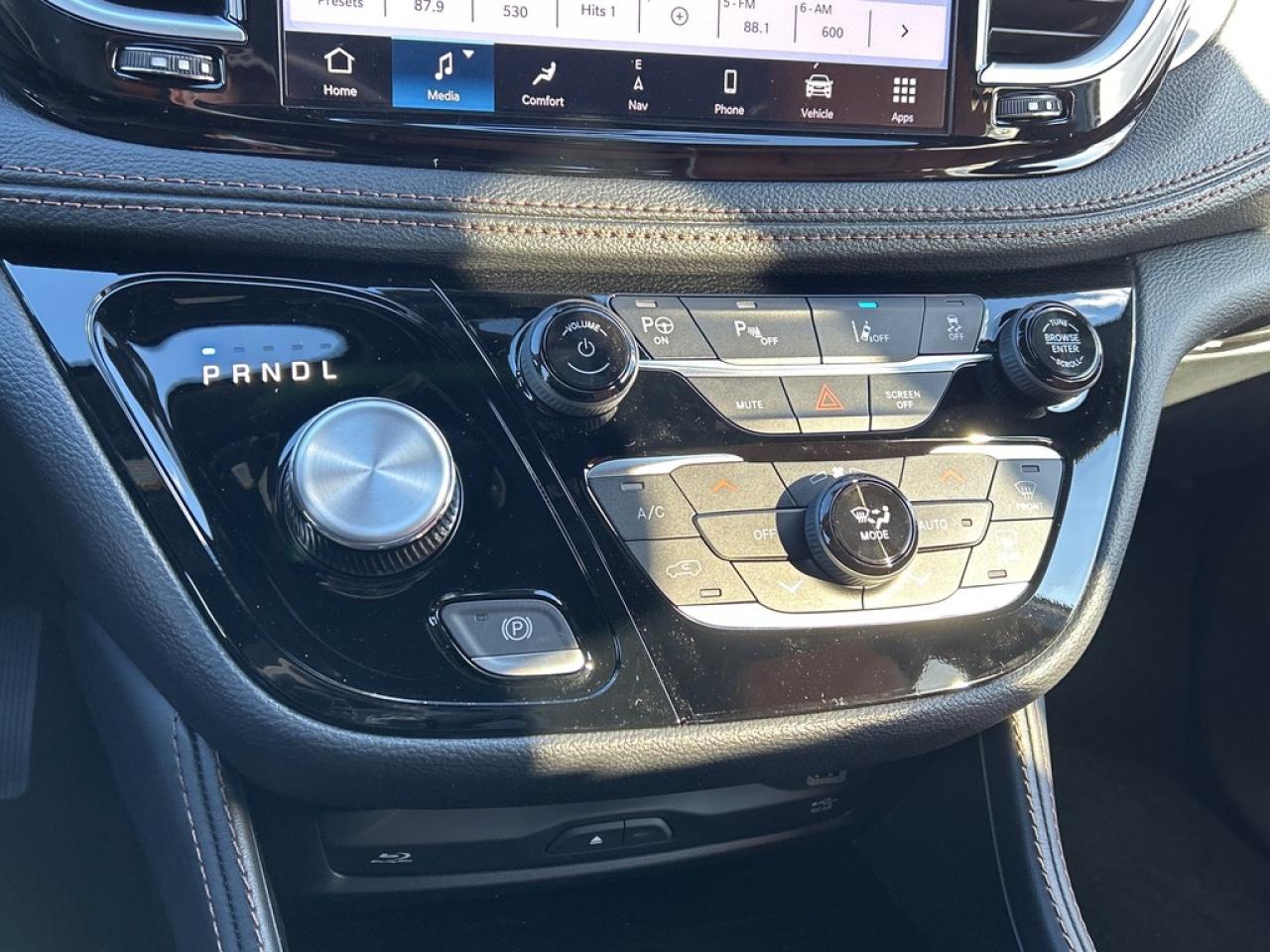 2024 Chrysler Pacifica Hybrid Pinnacle HYBRID|PINNACLE|NAV|DVD|LEATHER|SUNROOF|360CAM Photo