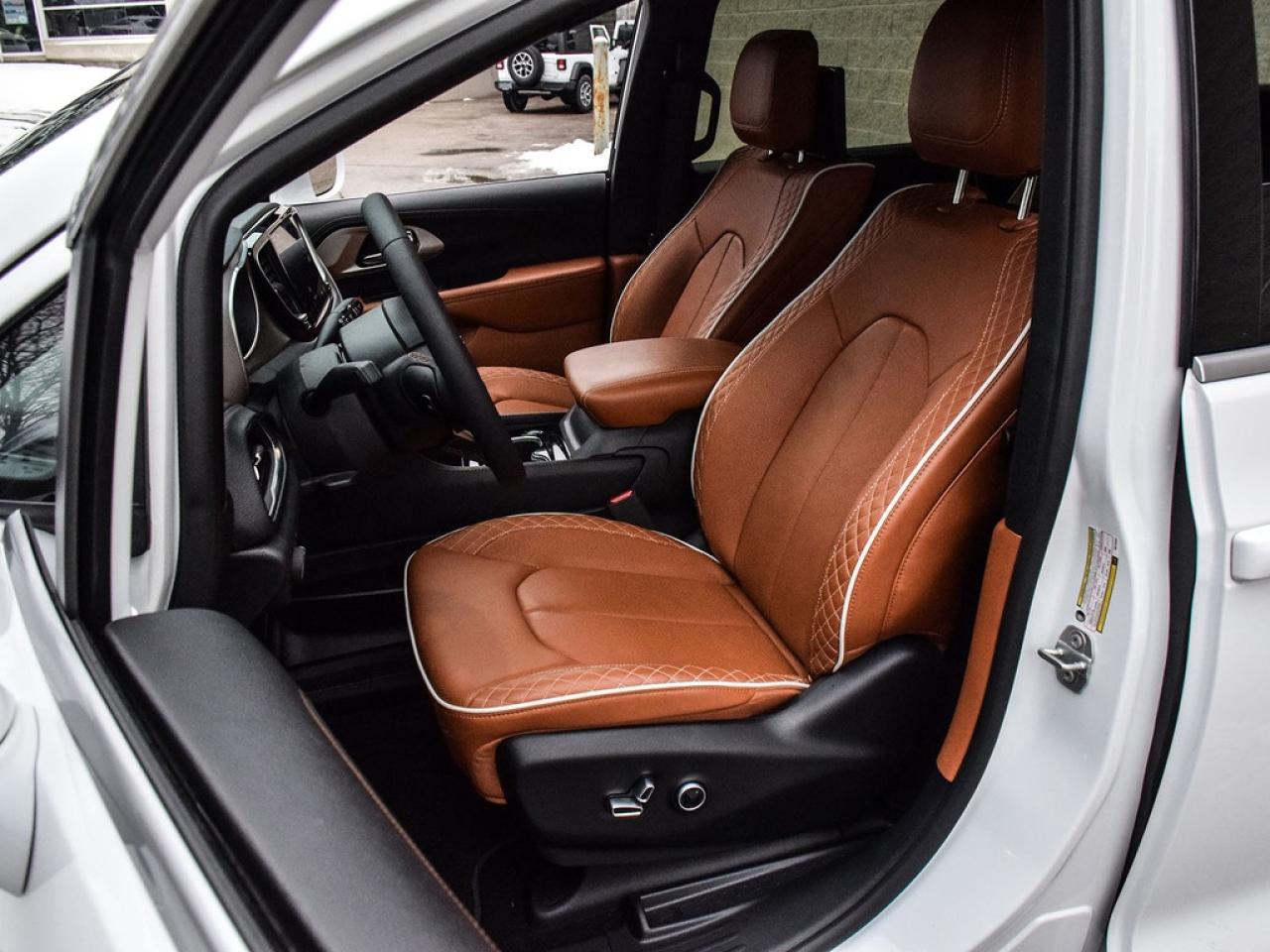 2024 Chrysler Pacifica Hybrid Pinnacle |HYBRID|PINNACLE|NAV|DVD|LEATHER|PANORROF|360CAM Photo