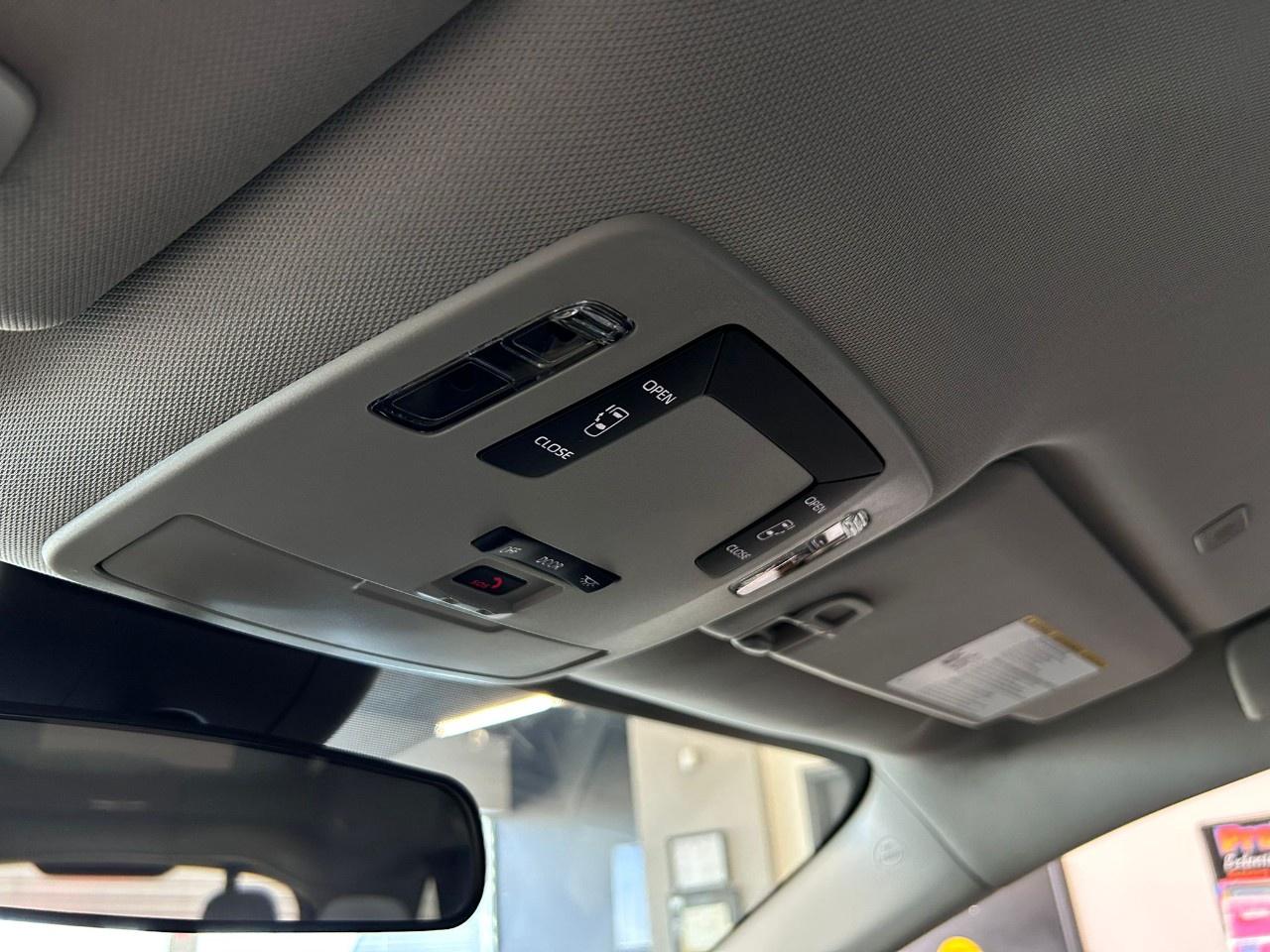 2025 Toyota Sienna Hybrid LE Photo